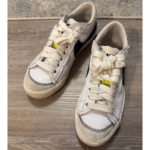 Nike Women's Low Blazer '77 Jumbo - Picture 2 of 4